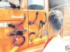 सीमा विवाद : कर्नाटक के गडग में महाराष्ट्र रजिस्ट्रेशन वाले ट्रक पर काला पेंट छिड़का गया...