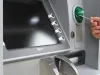जानबूझकर ATM Card को एटीएम मशीन में अटकाने का काम कर रहा था एक गिरोह... मदद के बहाने लोगों को लूटे पैसे