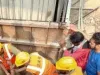 मुंबई के ठाणे में बड़ा हादसा... मुंबई मेट्रो के खंभे पर लगी मेटल प्लेट गिरने से महिला की मौत