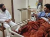 मुंबई के ब्रीच कैंडी अस्पताल में धनंजय मुंडे से मिलने पहुंचे महाराष्ट्र के मुख्यमंत्री शिंदे