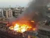 धारावी के  कमला नगर और शाहू नगर इलाकों में झुग्गी बस्ती इलाके में भीषण आग... कोई हताहत नहीं
