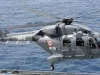 मुंबई के तट पर भारतीय नौसेना के हेलीकॉप्टर की आपात लैंडिंग...चालक दल को बचाया गया
