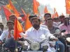 ठाणे शहर में  शिंदे गुट और बीजेपी ने ठाणे में निकाली सावरकर गौरव यात्रा... भगवा लुक में नजर आए कार्यकर्ता
