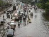 मुंबई में बारिश का कहर, घाटकोपर इलाके में मकान ढहा; मलबे में फंसे कई लोग, बचाव कार्य जारी