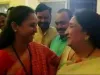बारामती में चुनावी लड़ाई की चर्चा के बीच अजित पवार की पत्नी सुप्रिया सुले से मिलीं गले 