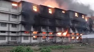 भिवंडी में कोन गांव के सरावली एमआईडीसी क्षेत्र में मंगल मूर्ति डाइंग कंपनी की इकाई में भीषण आग 