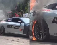 मुंबई के बांद्रा में दो करोड़ रुपये की स्पोर्ट्स कार में लगी आग... सोशल मीडिया पर वीडियो हो रहा वायरल