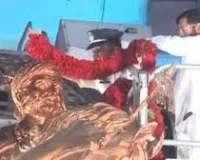 महाराष्ट्र में छत्रपति शिवाजी महाराज की जयंती धूमधाम से मनाई जा रही...  सीएम शिंदे ने प्रतिमा पर किया माल्यार्पण
