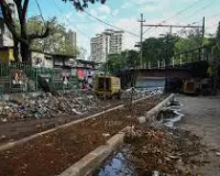 मुंबई : सायन (पूर्व) में भूखंड से मलबा और कचरा हटाने और नियमित सफाई व्यवस्था स्थापित करने का निर्देश 