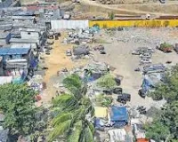 मुंबई :100 मीटर लंबे कनेक्टर ब्रिज के लिए बीएमसी ने अंधेरी पश्चिम में एसवीपी नगर रोड पर 42 झुग्गी बस्तियों को ढहा दिया