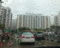 मुंबई : बारिश से उमस भरे मौसम से मिली राहत; निचले इलाकों में जलजराव के कारण जनजीवन प्रभावित