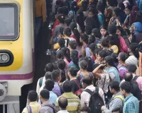 मुंबई : लोकल ट्रेन में लड़की को जबरदस्ती किस किया और फरार हो गया अनजान शख्स; आरोपी की सरगर्मी से तलाश