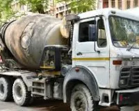 मुंबई : मलाड पश्चिम में सीमेंट मिक्सर ट्रक द्वारा दोपहिया वाहन को टक्कर मारने से महिला की मौत 