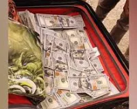 मुंबई : दुबई से आए पैसेंजर के चेक-इन बैगेज में छिपी हुई 87 लाख की विदेशी करेंसी ज़ब्त 