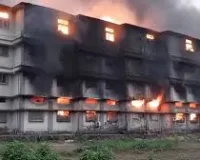 भिवंडी में कोन गांव के सरावली एमआईडीसी क्षेत्र में मंगल मूर्ति डाइंग कंपनी की इकाई में भीषण आग 