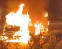 मुंबई-अहमदाबाद हाईवे पर दौड़ती कार में भीषण आग; चालक की सूझबूझ से बड़ा हादसा टला