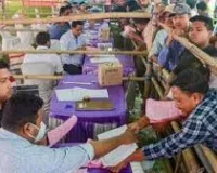 मुंबई : महाराष्ट्र की 53% से ज़्यादा ज़िला परिषदों ने सर्वोच्च न्यायालय द्वारा निर्धारित 50% आरक्षण की सीमा का उल्लंघन किया