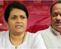 मुंबई : अजित पवार पर घोटाले के आरोप;  सामाजिक कार्यकर्ता अंजलि दमानिया ने उन कई घोटालों की जाँच के लिए अदालत जाने का फैसला किया