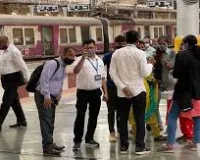 मुंबई : नियम तोड़ने वालों से सेंट्रल रेलवे की रेलवे प्रोटेक्शन फोर्स ने 38.03 लाख रुपये पेनल्टी वसूले