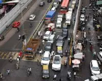 मुंबई : एलफिंस्टन ब्रिज के आधे टूटे हुए गर्डरों को हटाने के लिए परेल में 20 से 23 घंटे का ब्लॉक लग सकता