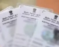 मुंबई : अनजान आदमी के खिलाफ वोटिंग कार्ड की नकली तस्वीरें बनाने और उन्हें शेयर करने के आरोप में FIR दर्ज  