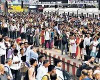 मुंबई के यात्रियों के लिए खुशखबरी! CSMT, दादर और LTT पर जल्द बनेंगे हाई-टेक 'प्रतीक्षा क्षेत्र', भीड़ प्रबंधन के लिए रेलवे का बड़ा कदम