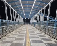 बांद्रा : गरीब नगर से कलानगर के बीच निर्माणाधीन स्काईवॉक का काम अंतिम चरण में 