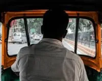 मुंबई : 17 साल की लड़की के साथ छेड़छाड़ मदद के लिए चिल्लाने पर चलती गाड़ी से धक्का देने के आरोप में ऑटो रिक्शा ड्राइवर गिरफ्तार 