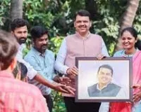 नवी मुंबई :  मुख्यमंत्री ने 10 नई रोज़ाना रेल सेवाओं की घोषणा की 