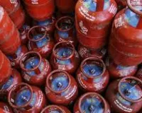 नई दिल्ली: स्ता हुआ एलपीजी सिलेंडर, दिल्ली से मुंबई तक घटे दाम; चेक कर लें नए रेट...