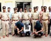 मुंबई : दहिसर क्षेत्र में बंद 8 घरों को निशाना बनाकर चोरी करने वाले 3 शातिर चोरों को पुलिस ने किया गिरफ्तार 