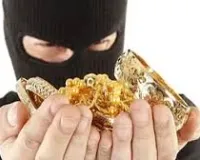 मुंबई : यात्रा कर रही  महिला से 8.14 लाख रुपये का 233 ग्राम सोना चुराने के आरोप में 5 गिरफ्तार 