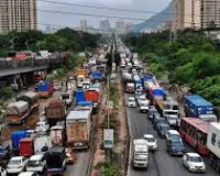 ठाणे में ट्रैफिक जाम एक दुष्चक्र; व्यस्त सड़कों पर मैकेनिकल खराबी और ब्रेकडाउन