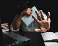 मुंबई : गन प्वाइंट पर किया गया प्रताड़ित; 51 वर्षीय बिजनेसवुमन ने शिकायत दर्ज कराई; नामी फार्मास्यूटिकल कंपनी के 6 लोगों के खिलाफ मामला दर्ज