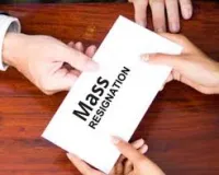 मुंबई : शिवसेना को बड़ा झटका; 200 से ज्यादा पदाधिकारियों ने दिया सामूहिक इस्तीफा 