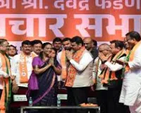 मुंबई: उद्धव ठाकरे को बड़ा झटका; पूर्व मेयर शुभा राउल ने दिया इस्तीफा