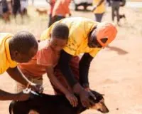 ठाणे में मिशन रेबीज़ टीम का इंतज़ार करते केयरगिवर्स 