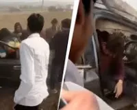 दिल्ली-मुंबई एक्सप्रेसवे पर पलटी कार, चारों तरफ उठा धूल का गुबार, देखें एक्सीडेंट का खौफनाक VIDEO