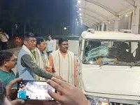 कोलकाता : शुभेंदु अधिकारी के काफिले पर हमले के बाद गरमाई सियासत: गृह मंत्रालय ने मांगी रिपोर्ट 