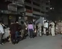 भिवंडी :  मतदाताओं और उम्मीदवारों के समर्थकों के बीच हुई झड़प के बाद लाठीचार्ज