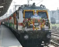  मुंबई : मध्य रेलवे ने सीएसएमटी-हजरत निजामुद्दीन राजधानी एक्सप्रेस की सातवीं सालगिरह मनाई 