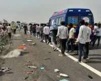 दिल्ली-  मुंबई एक्सप्रेसवे पर भीषण सड़क हादसा; आधा दर्जन से अधिक लोग घायल, तीन की हालत गंभीर