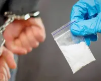 मुंबई : बोरीवली रेलवे स्टेशन पर महिला ड्रग तस्कर गिरफ्तार; 2.19 करोड़ रुपये से ज़्यादा की कोकीन और दूसरे नशीले पदार्थ बरामद