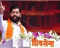 मुंबई : डिप्टी सीएम एकनाथ शिंदे का वरली में रोड शो; 'मुंबई को सोने के अंडे देने वाली मुर्गी बनाया, अब इसे ही काटने निकले हैं' 