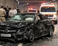 मुंबई : कोस्टल रोड टनल में नाबालिग ने कार को टक्कर मार दी; 3 लोग घायल 