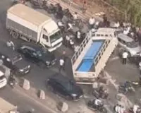 मुंबई-नासिक हाईवे पर भारी वाहनों की टक्कर से मुख्य सड़क ब्लॉक हो गई