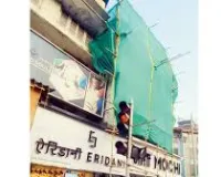 मुंबई : लिंकिंग रोड पर दुकान के बाहर खड़े युवकों पर गिरा बिल्डिंग का स्लैब, मालिक के खिलाफ FIR दर्ज