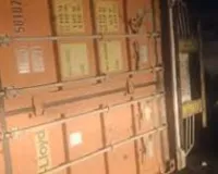 मुंबई-नासिक हाइवे पर पलटा कंटेनर, लगा 3 किमी लंबा जाम, मरीजों को लेकर जा रही कई एंबुलेंस भी फंसी