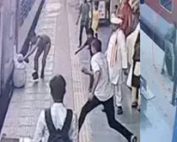मुंबई : देवदूत बने RPF जवान ने 22 वर्षीय युवक की बचाई जान, लोकमान्य तिलक टर्मिनस स्टेशन पर टला बड़ा हादसा