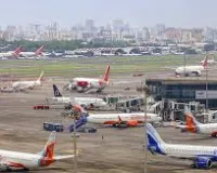 मुंबई और दिल्ली एयरपोर्ट पर तकनीकी खराबी से मचा हड़कंप, कई उड़ानें प्रभावित